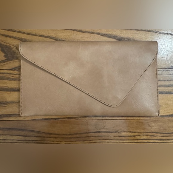 Nisolo Luisa Leather Clutch Almond Tan - Picture 14 of 15